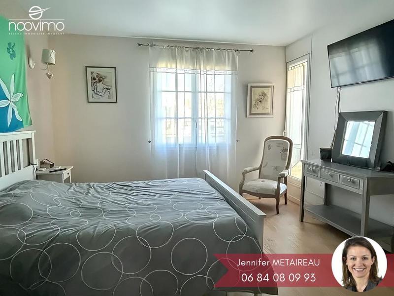 Maison - 222 m² - 9 pièces