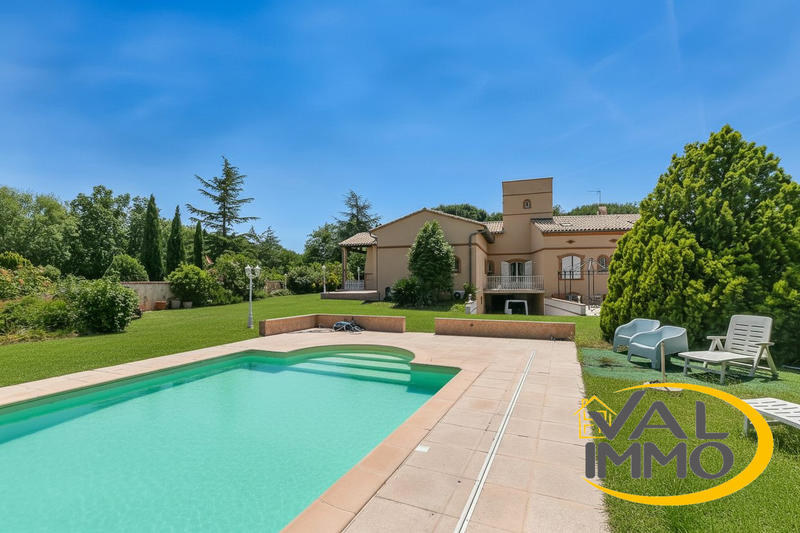 Maison - 360 m² - 10 pièces