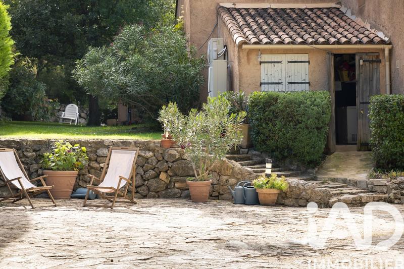 Maison - 217 m² - 7 pièces