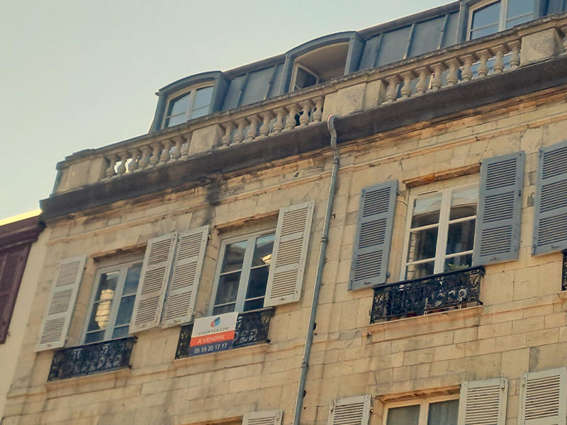 Appartement - 76 m² - 2 pièces