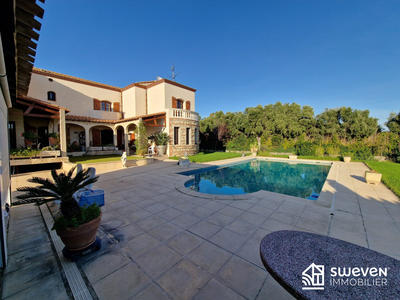 Maison - 256 m² - 10 pièces