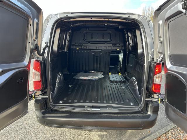Peugeot Partner Fourgon 19 991,00 Ht - m 650 Kg Bluehdi 130 Eat8 3 Places Moduwork Camera Main Libre Berlingo Gris
