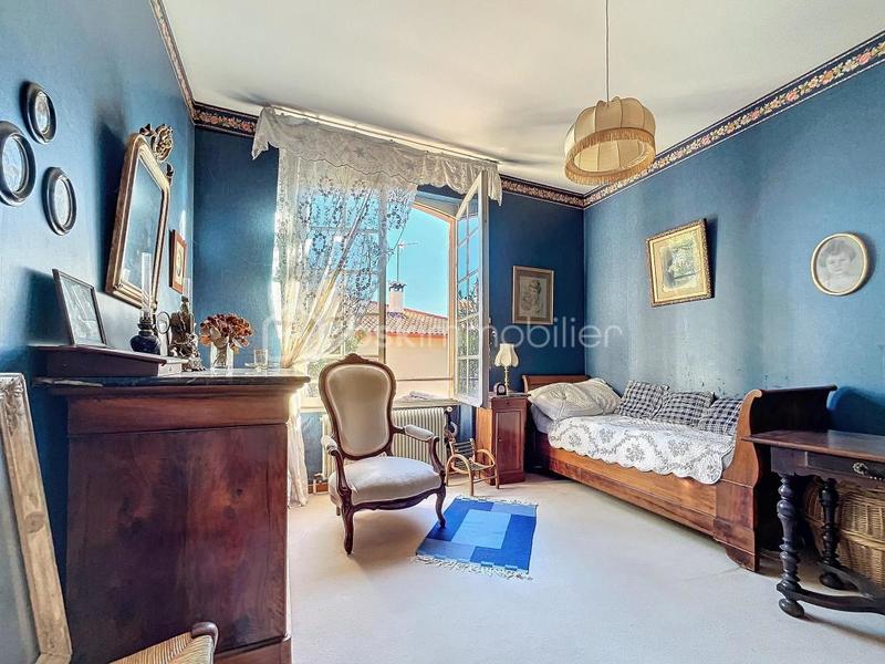 Maison - 280 m² - 10 pièces