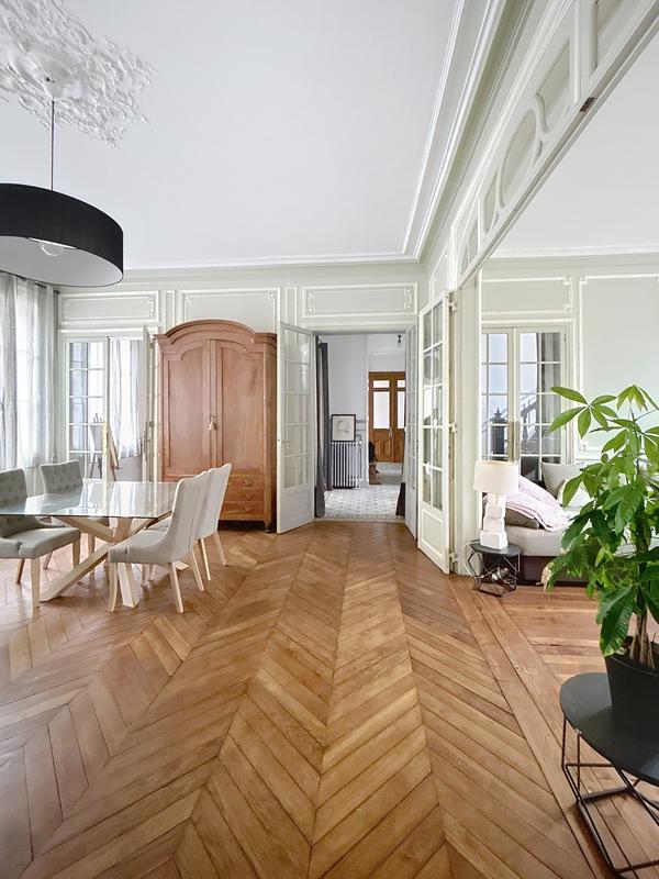 Maison de maîtres - 590 m² - 12 pièces