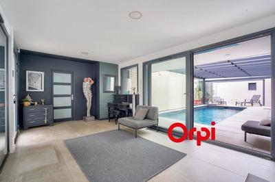 Maison - 319 m² - 6 pièces