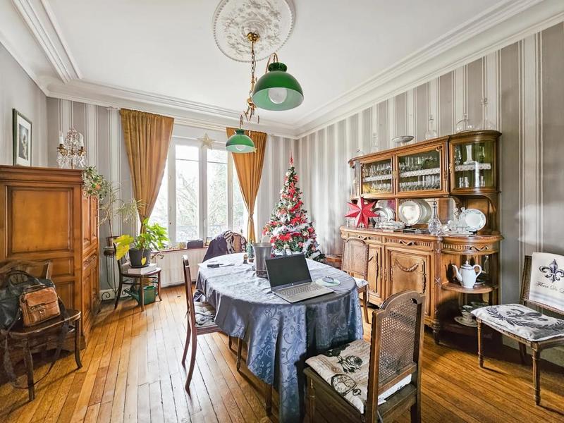 Maison - 260 m² - 10 pièces