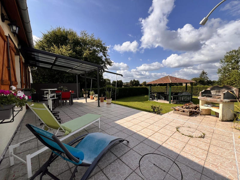 Maison - 90 m² - 5 pièces