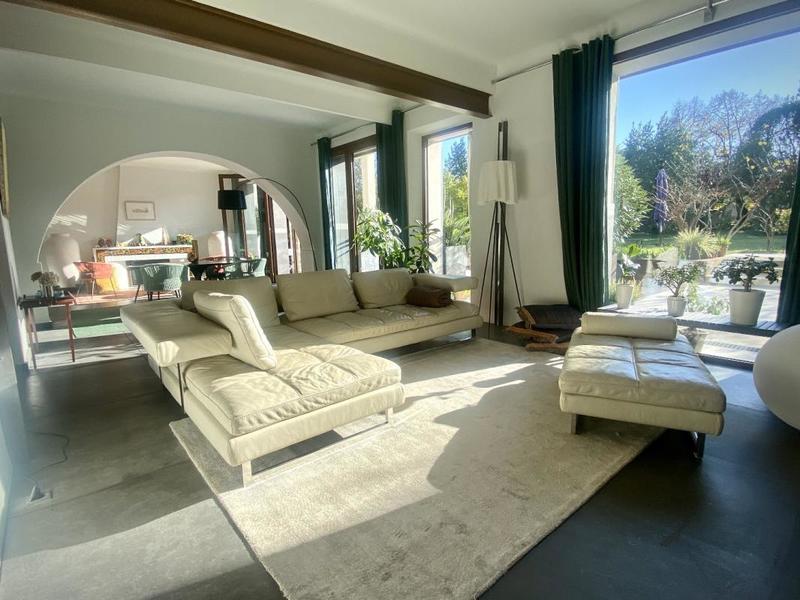 Maison - 240 m² - 6 pièces