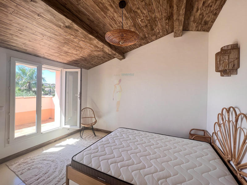 Maison traditionnelle - 230 m² - 5 pièces