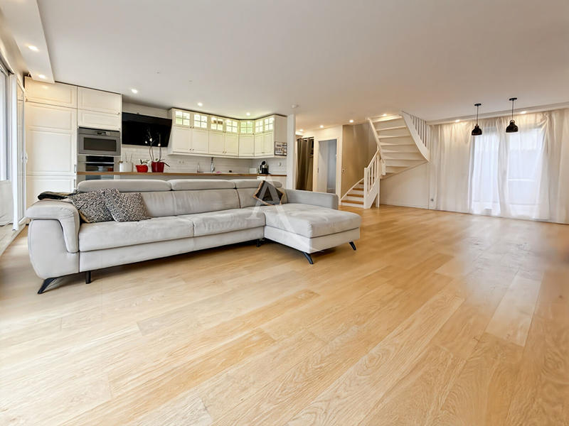 Maison - 96 m² - 6 pièces