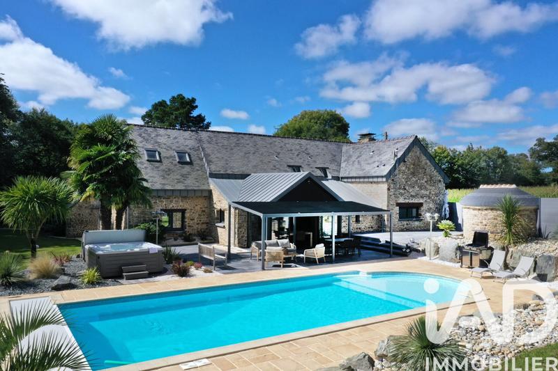 Maison - 218 m² - 8 pièces