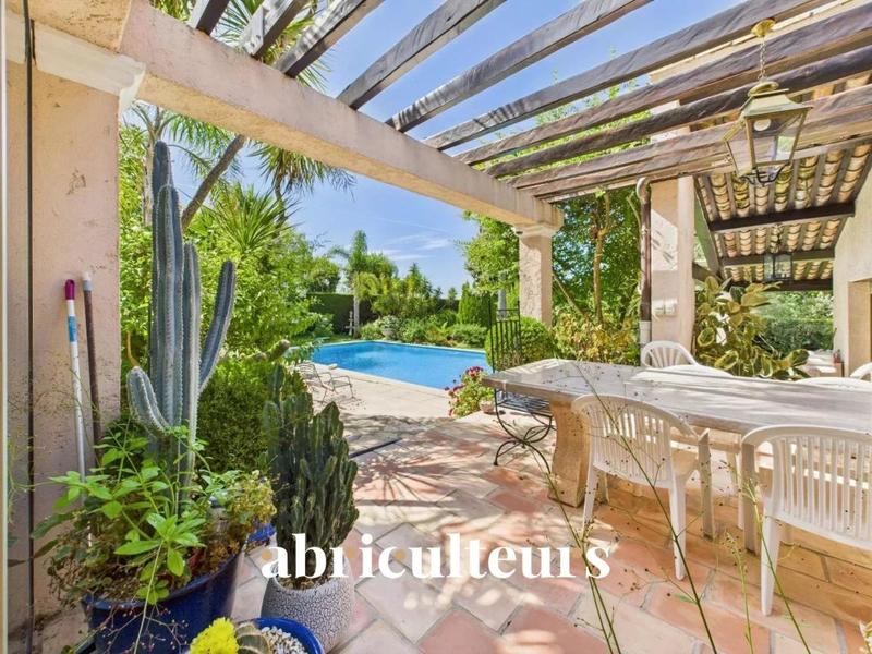 Maison - 276 m² - 7 pièces