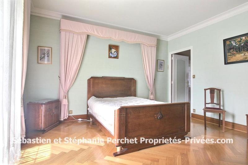 Maison - 229 m² - 8 pièces