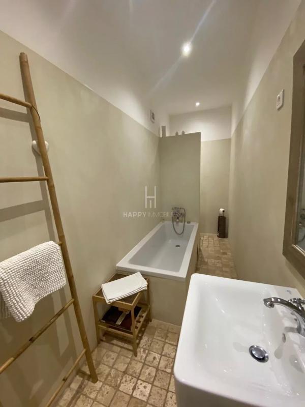 Mas - 242 m² - 8 pièces