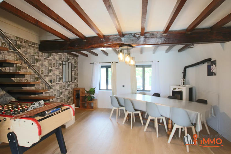 Maison - 220 m² - 9 pièces