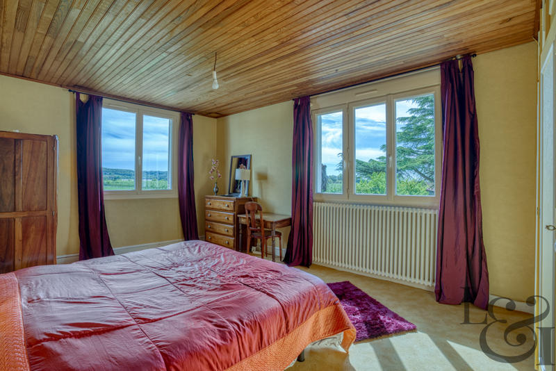 Maison - 208 m² - 9 pièces