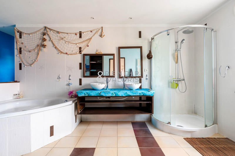 Maison - 291 m² - 8 pièces