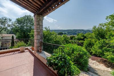 Maison - 298 m² - 10 pièces