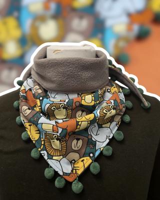 Atelier - Echarpe à pompons