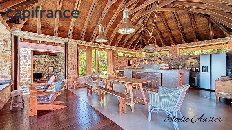 Propriété - 261 m² - 8 pièces