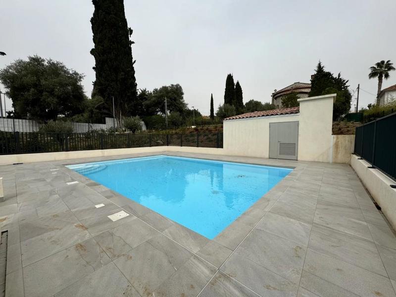 Studio - 30 m² - 1 pièce