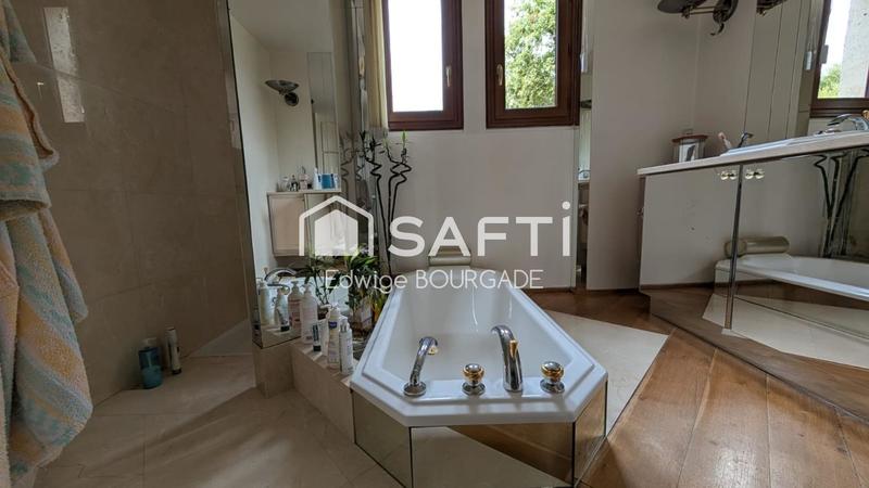 Maison - 215 m² - 7 pièces