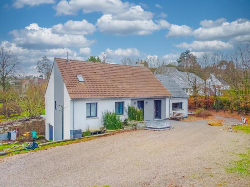 Maison - 230 m² - 8 pièces