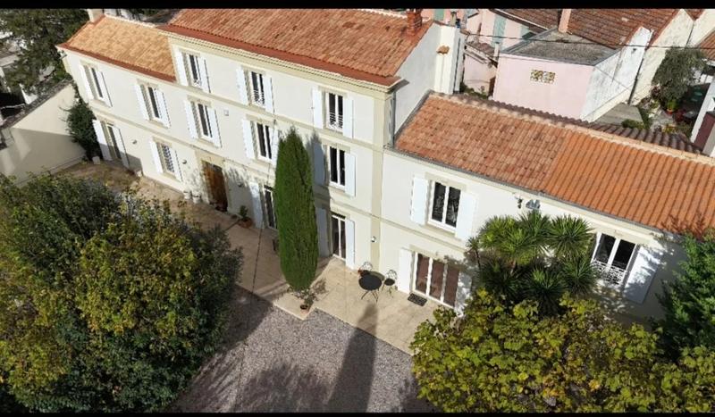 Propriété - 307 m² - 9 pièces