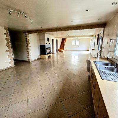 Maison - 210 m² - 7 pièces