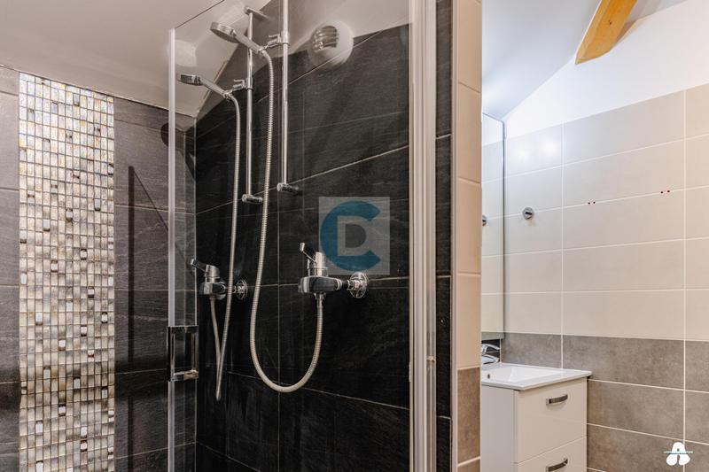 Appartement - 100 m² - 5 pièces