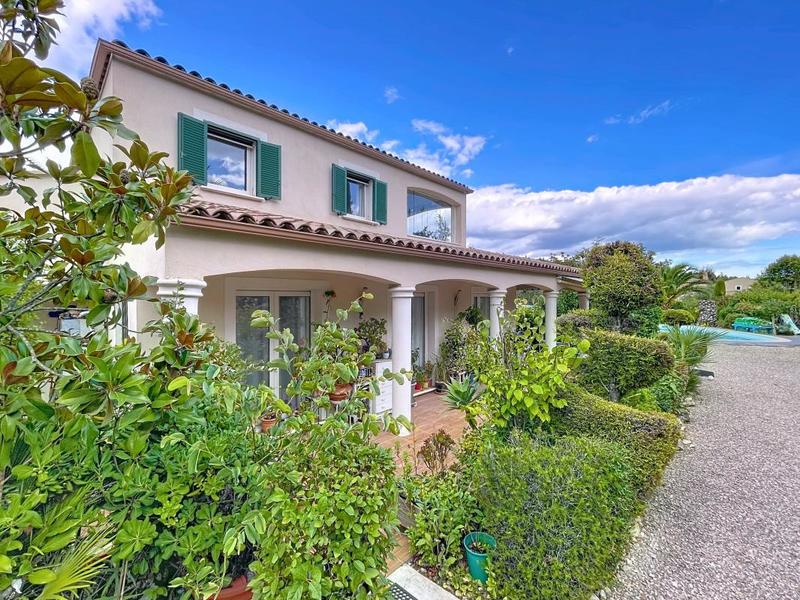 Villa - 196 m² - 6 pièces