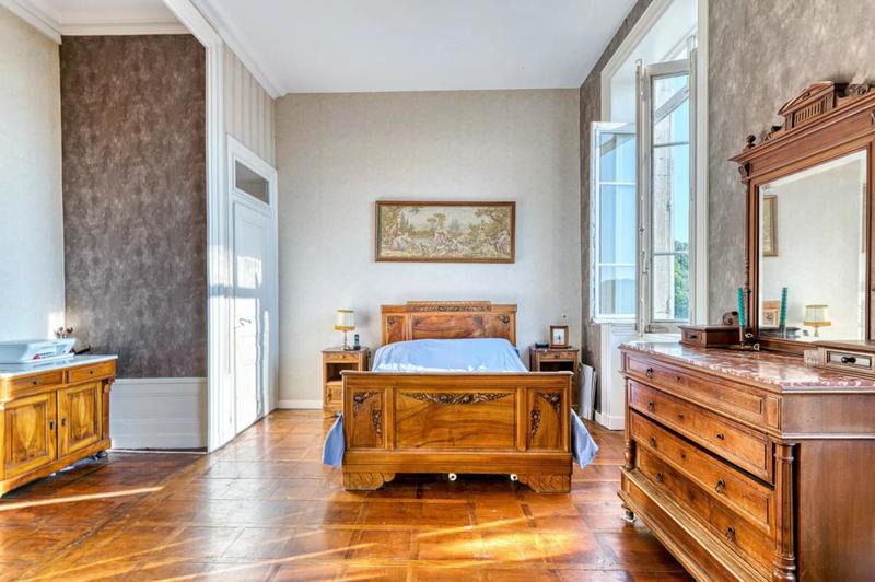 Château - 460 m² - 14 pièces