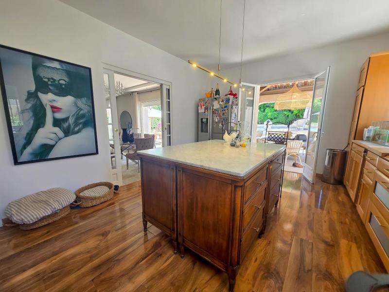 Villa - 329 m² - 6 pièces