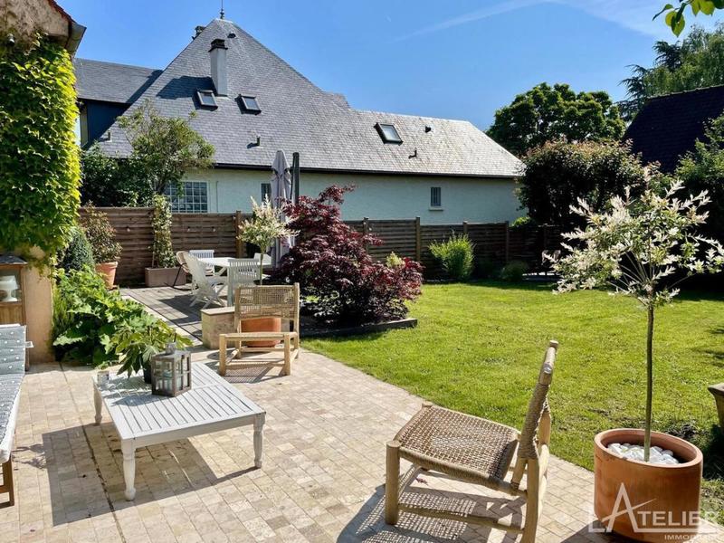 Maison - 204 m² - 8 pièces