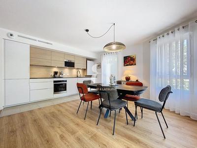 Appartement - 90 m² - 4 pièces