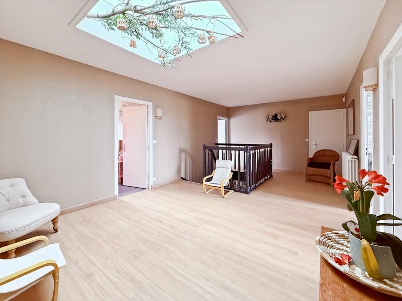 Maison - 215 m² - 8 pièces