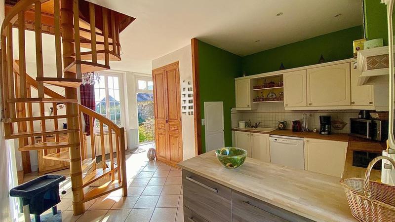 Propriété - 105 m² - 10 pièces