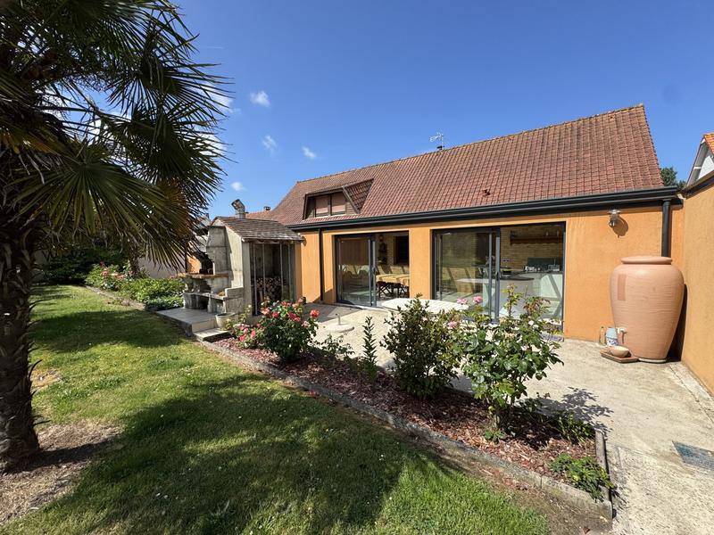 Maison traditionnelle - 228 m² - 7 pièces