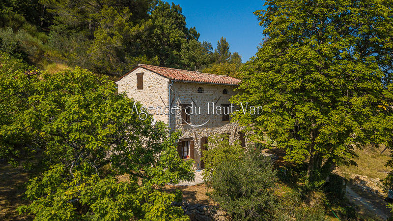 Propriété - 477 m² - 8 pièces