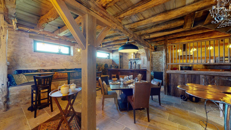 Maison - 900 m² - 16 pièces