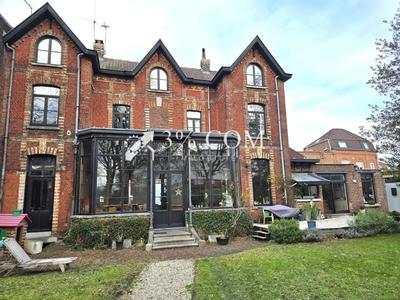 Propriété - 250 m² - 9 pièces