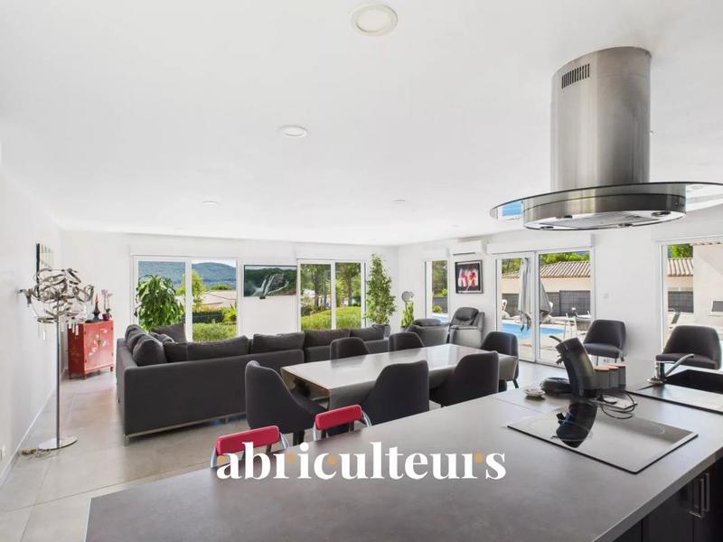 Maison - 186 m² - 4 pièces