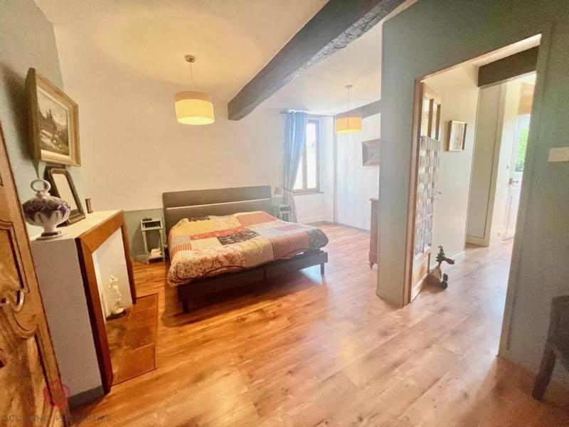 Propriété - 187 m² - 7 pièces