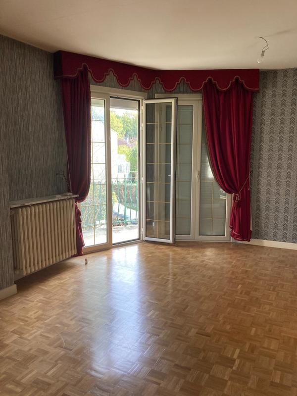 Maison - 212 m² - 7 pièces