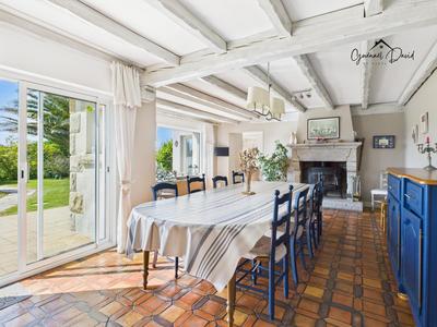 Villa - 214 m² - 9 pièces