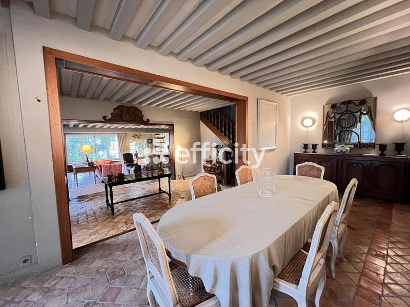 Maison - 447 m² - 12 pièces