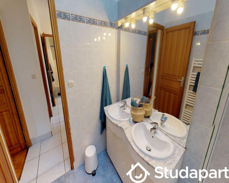 Chambre - 130 m² - 1 pièce