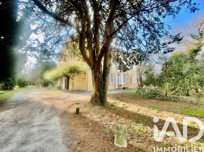 Maison - 411 m² - 11 pièces