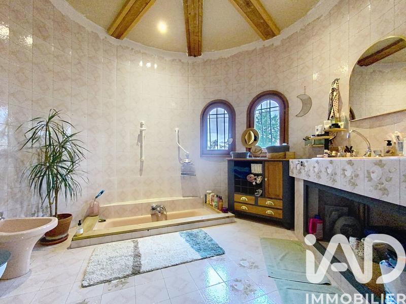 Maison - 234 m² - 7 pièces