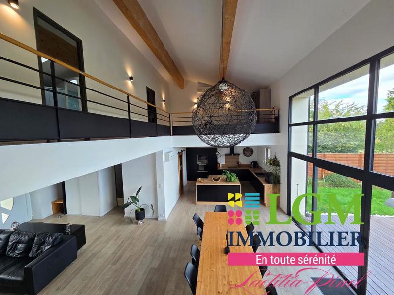 Maison - 210 m² - 5 pièces